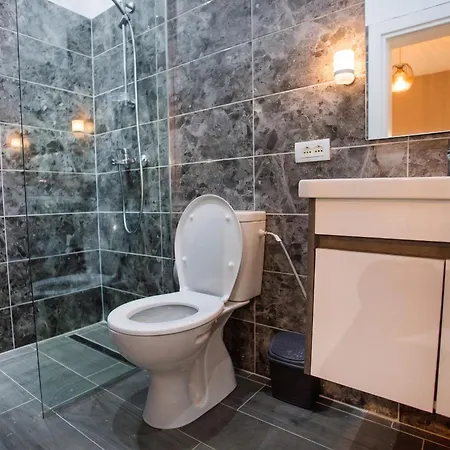Appartement Enjoy 4br & Bbq Terrace At Blloku - Tirana