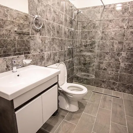 Enjoy 4br & Bbq Terrace At Blloku - Appartement Tirana